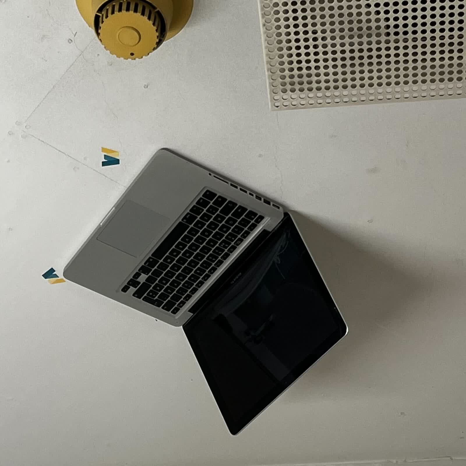 macbook i taket